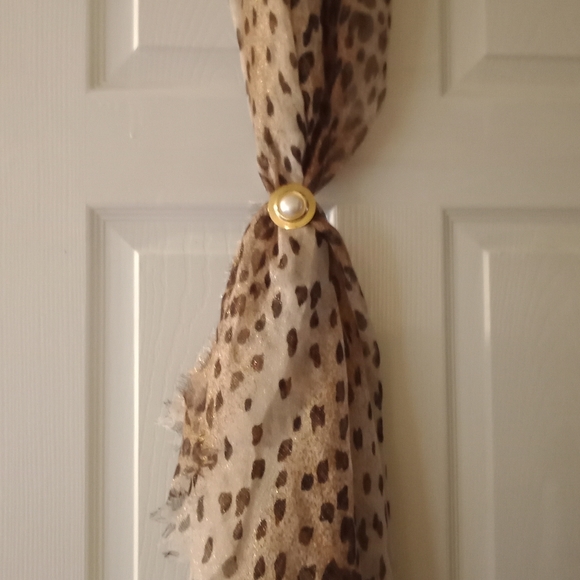 Scarf and scarf holder - Picture 3 of 5